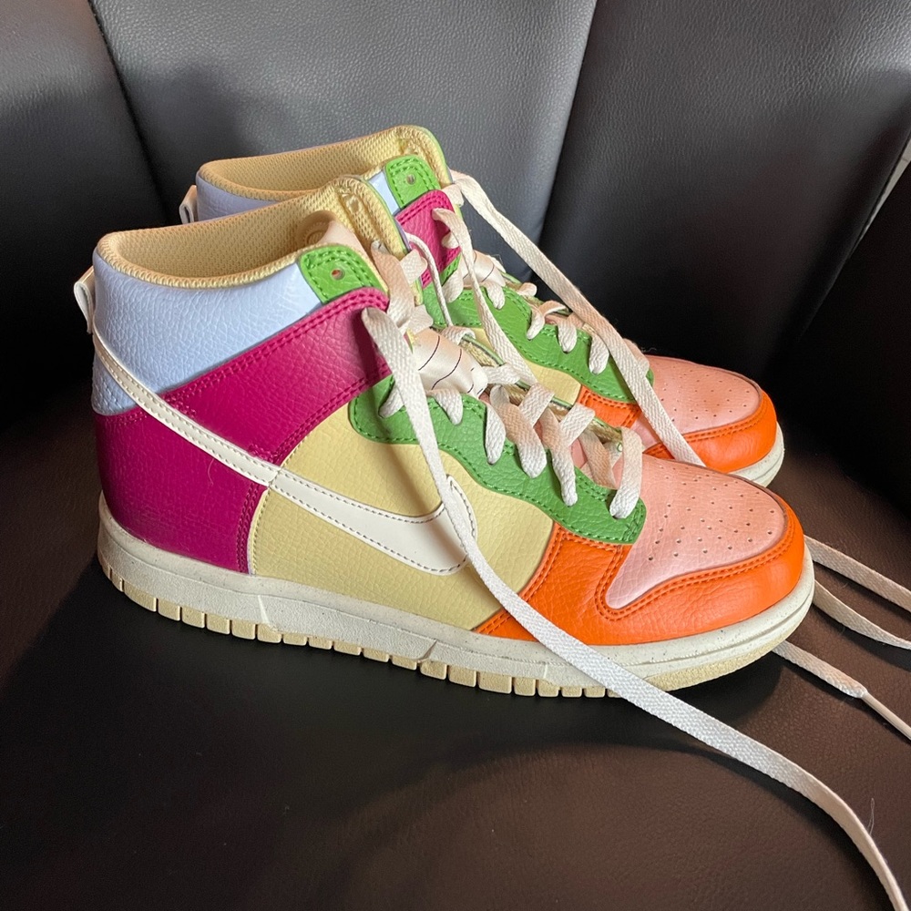 rainbow nike dunks women’s size 5.5